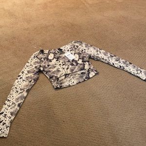 NWT stomach cut out crop top